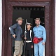 С королевским гвардейцем
